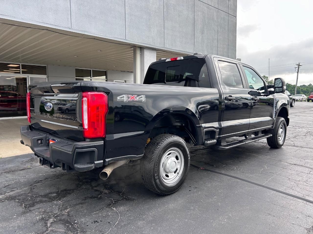 2024 Agate Black Metallic Ford Super Duty F-350 SRW XL 4X4 Truck