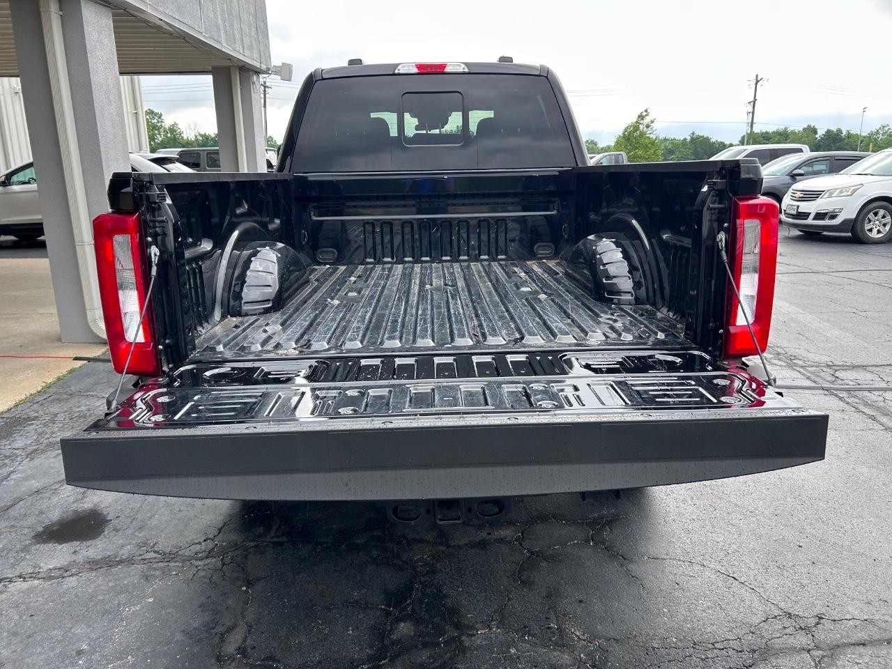 2024 Agate Black Metallic Ford Super Duty F-350 SRW XL 4X4 Truck