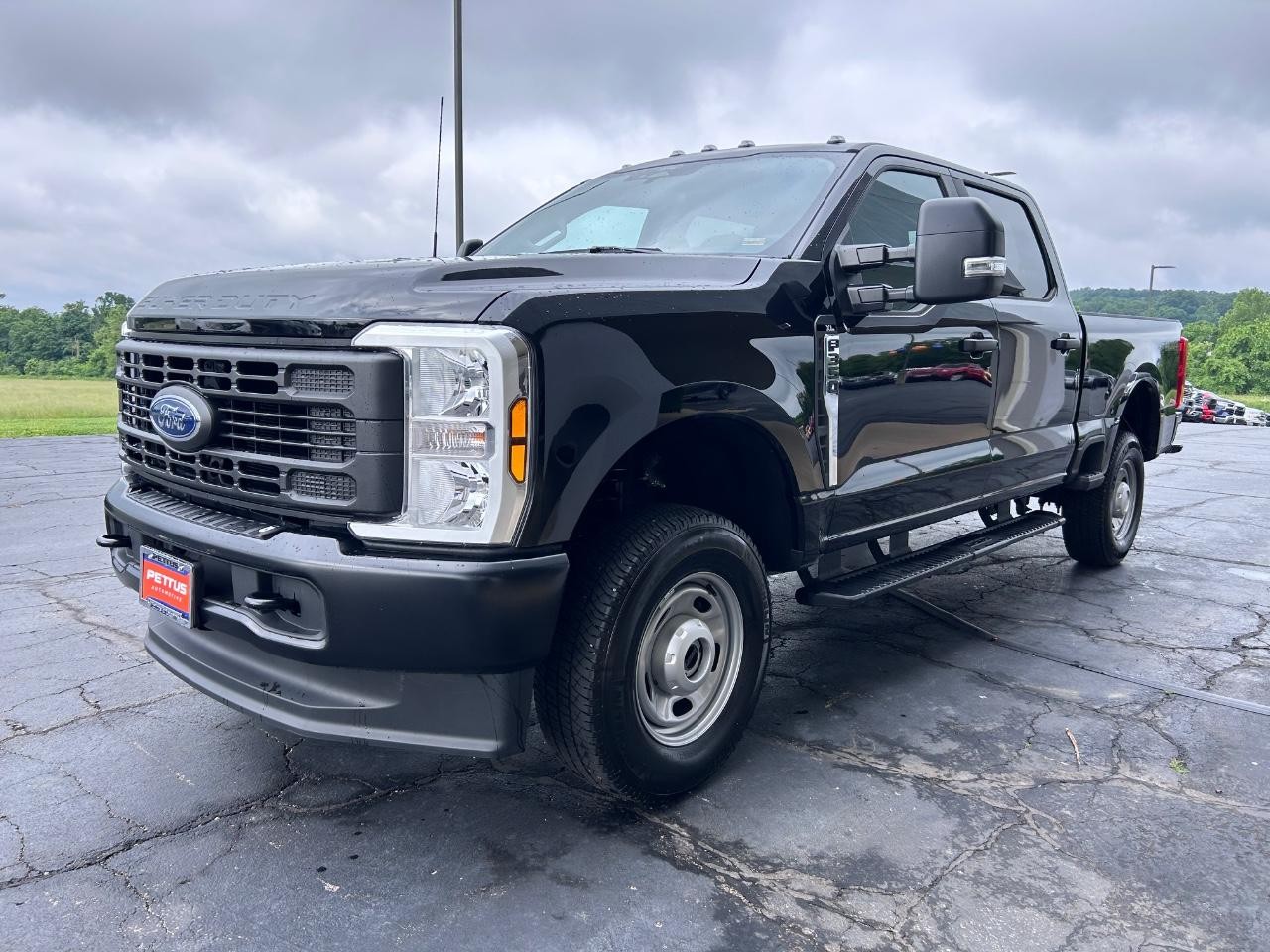 2024 Agate Black Metallic Ford Super Duty F-350 SRW XL 4X4 Truck
