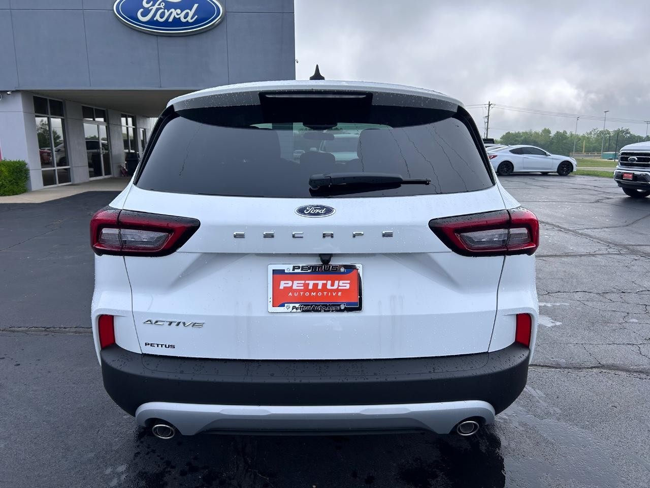 2025 Oxford White Ford Escape Active FWD SUV