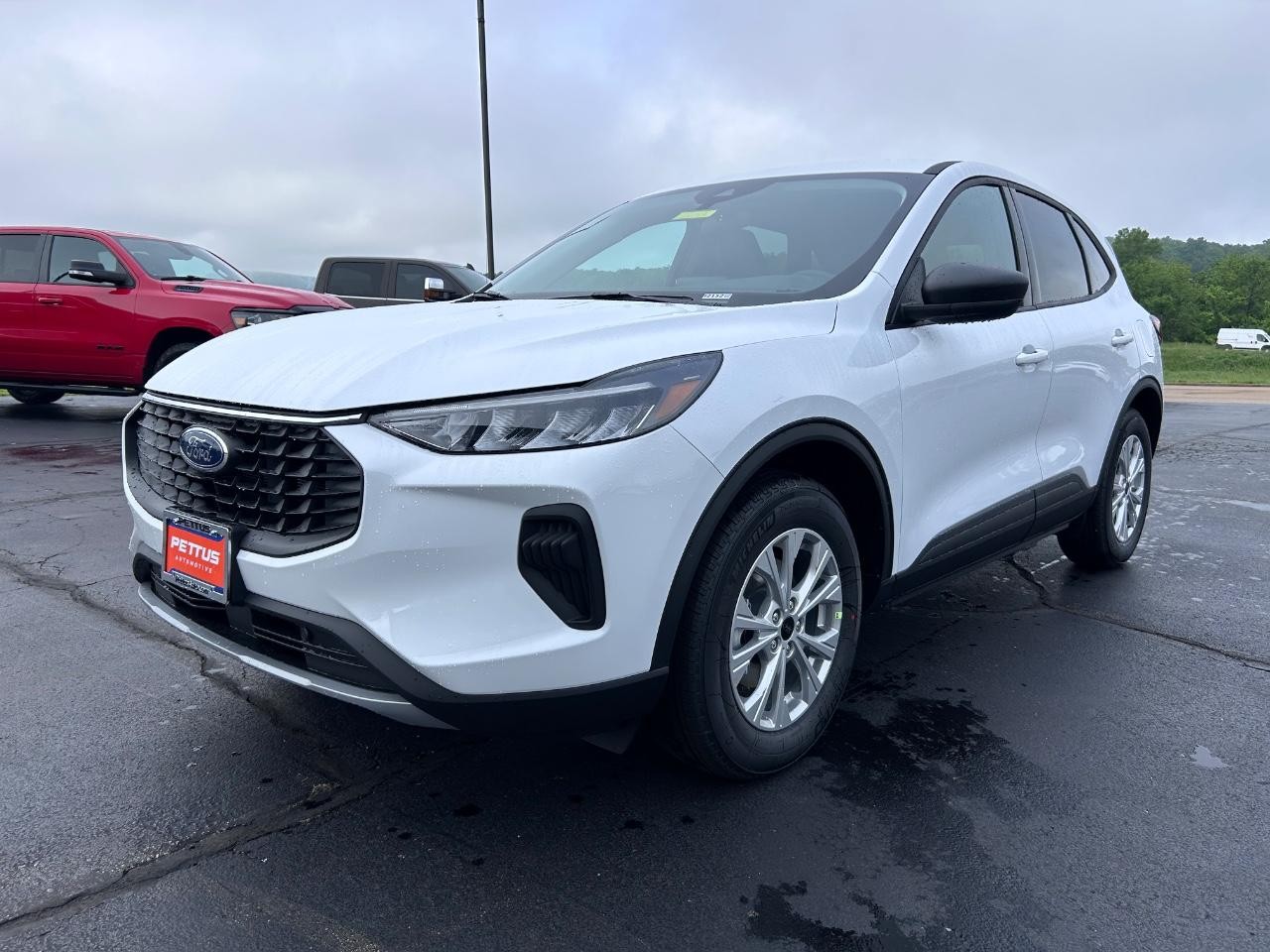 2025 Oxford White Ford Escape Active FWD SUV