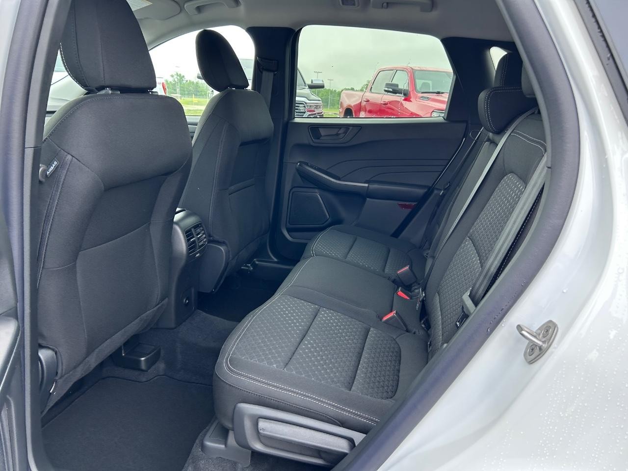 2025 Oxford White Ford Escape Active FWD SUV