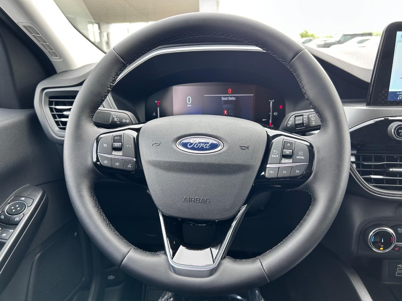2025 Oxford White Ford Escape Active FWD SUV