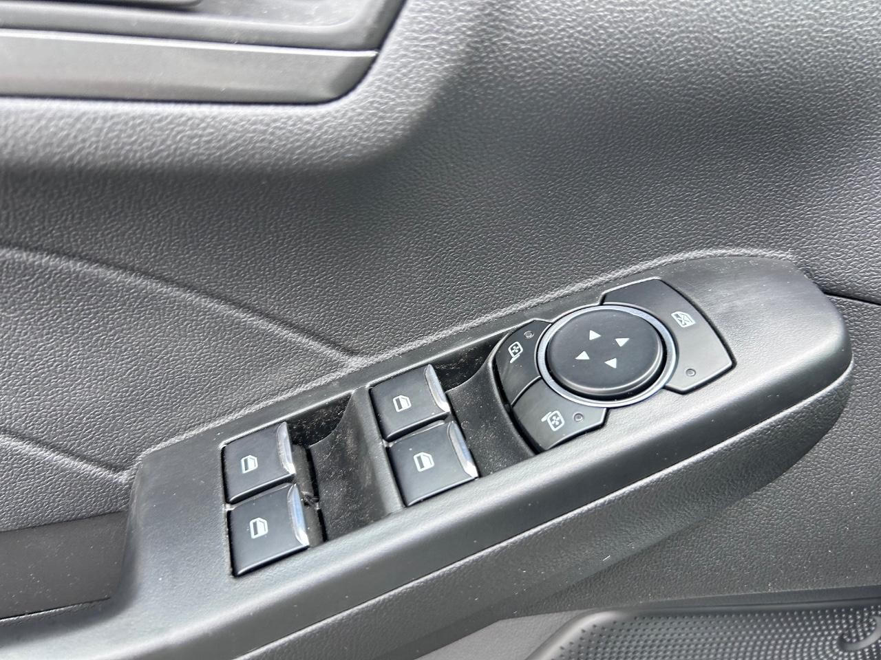 2025 Oxford White Ford Escape Active FWD SUV