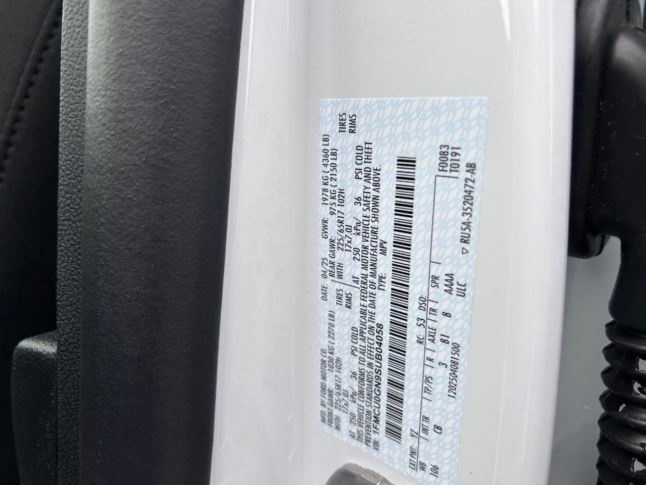 2025 Oxford White Ford Escape Active FWD SUV