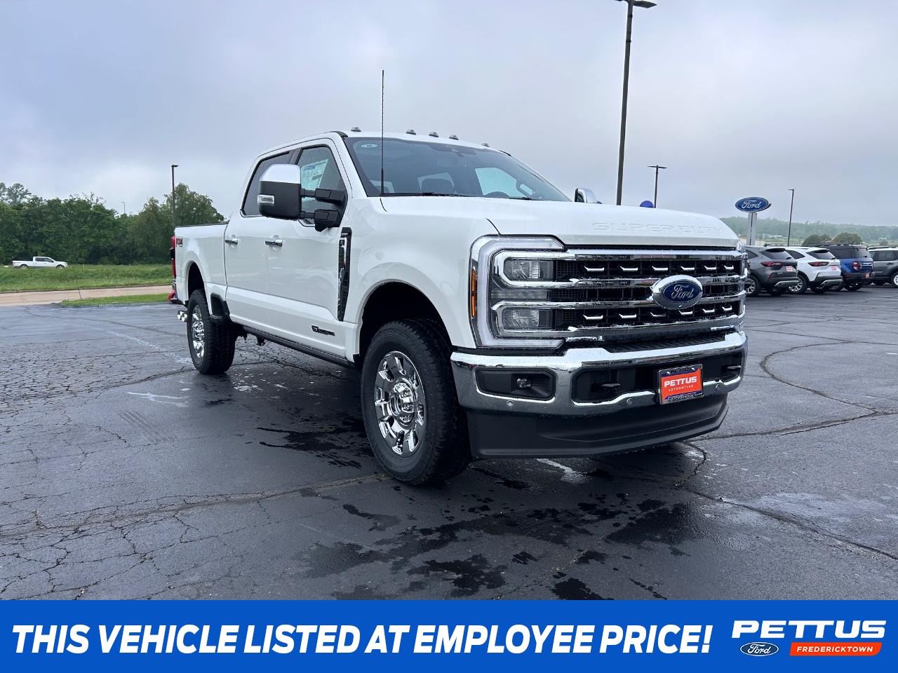 2025 Star White Metallic Tri-Coat Ford Super Duty F-350 SRW LARIAT Truck