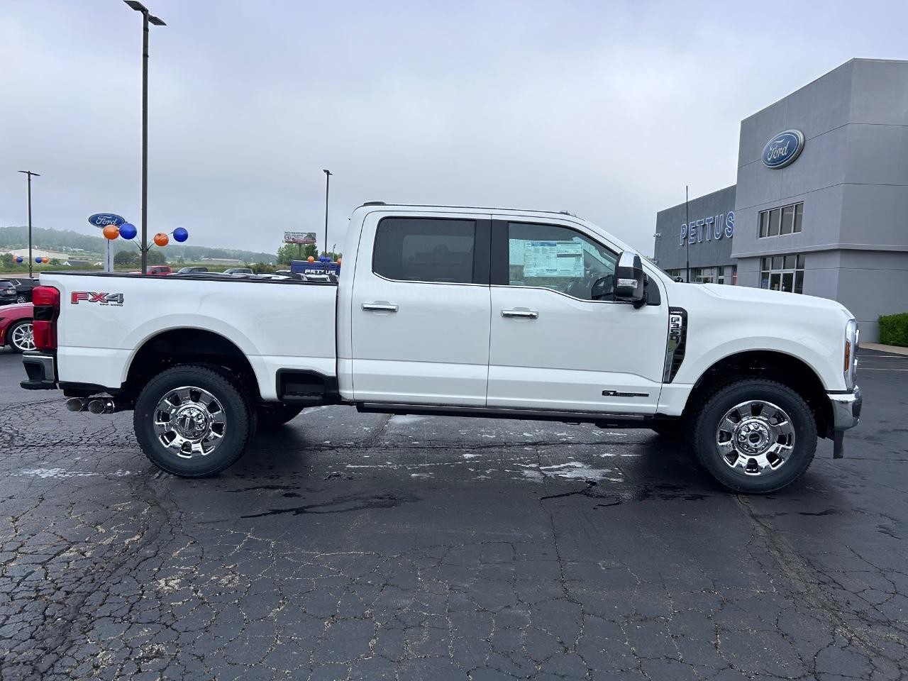 2025 Star White Metallic Tri-Coat Ford Super Duty F-350 SRW LARIAT 4X4 Truck