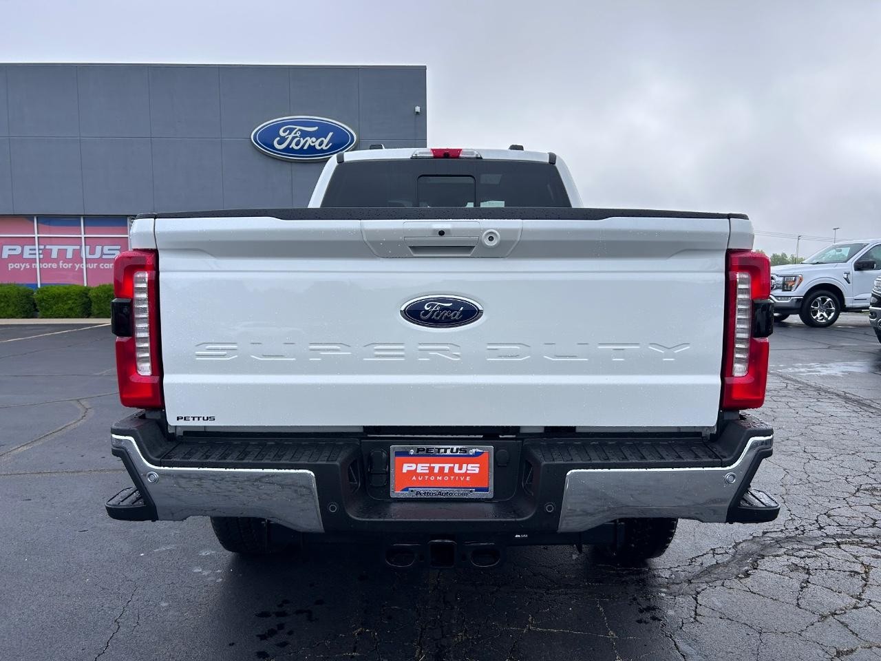 2025 Star White Metallic Tri-Coat Ford Super Duty F-350 SRW LARIAT 4X4 Truck