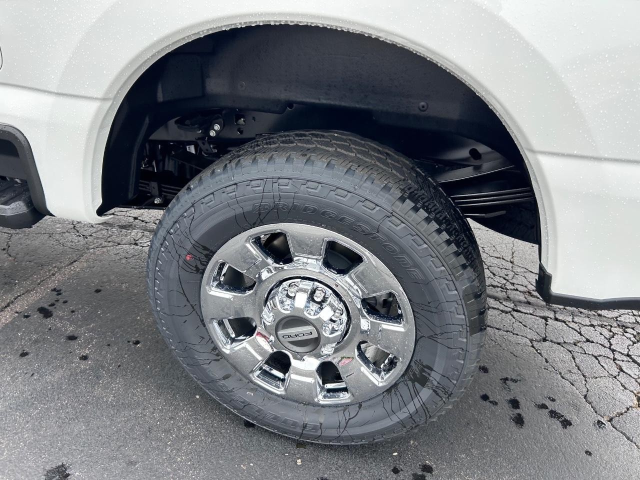 2025 Star White Metallic Tri-Coat Ford Super Duty F-350 SRW LARIAT 4X4 Truck