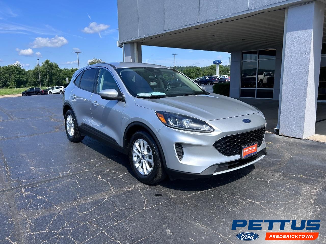 2020 Ingot Silver Metallic Ford Escape SE SUV