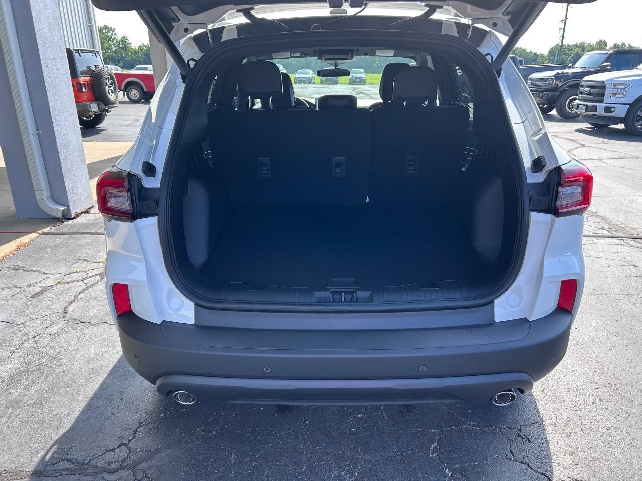 2025 Star White Metallic Tri-Coat Ford Escape ST-Line Select AWD SUV