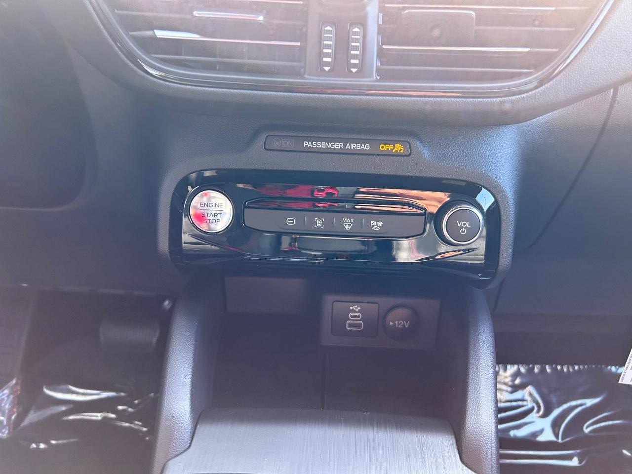 2025 Star White Metallic Tri-Coat Ford Escape ST-Line Select AWD SUV
