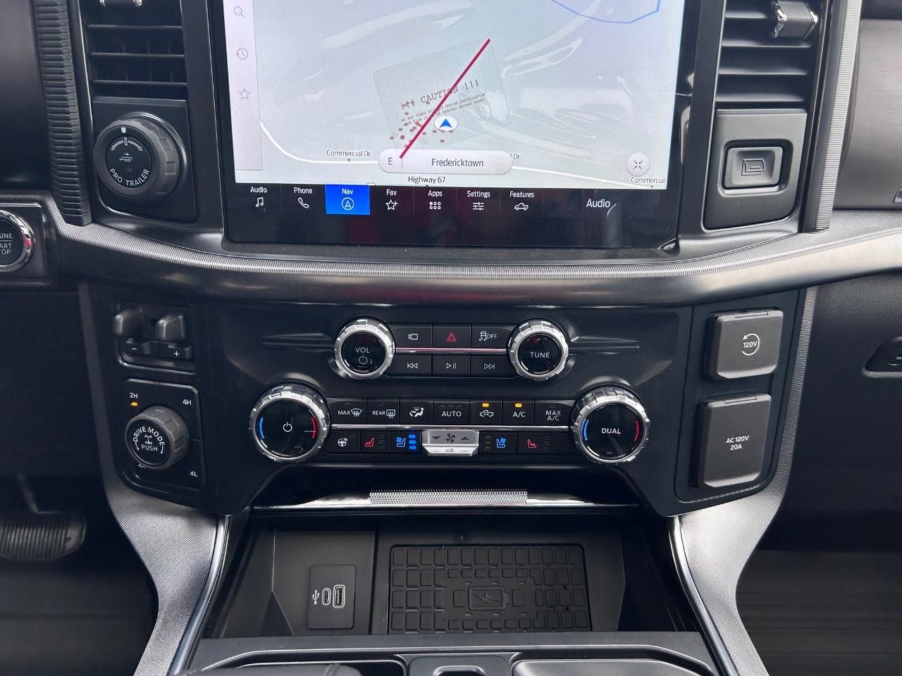 2025 Ford F-150 Platinum photo 16