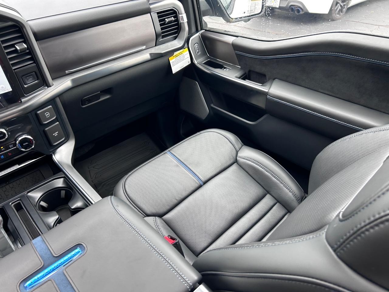 2025 Ford F-150 Platinum photo 18