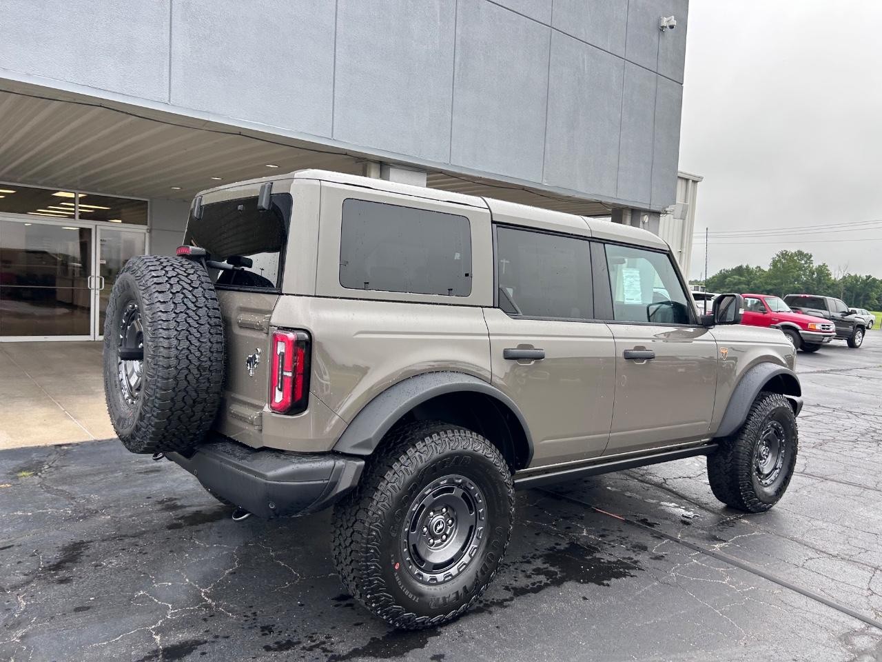 2025 Desert Sand Ford Bronco Badlands 4X4 SUV