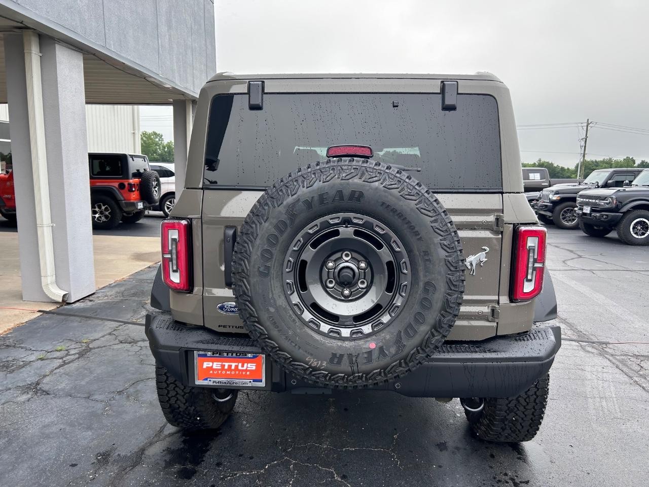 2025 Desert Sand Ford Bronco Badlands 4X4 SUV