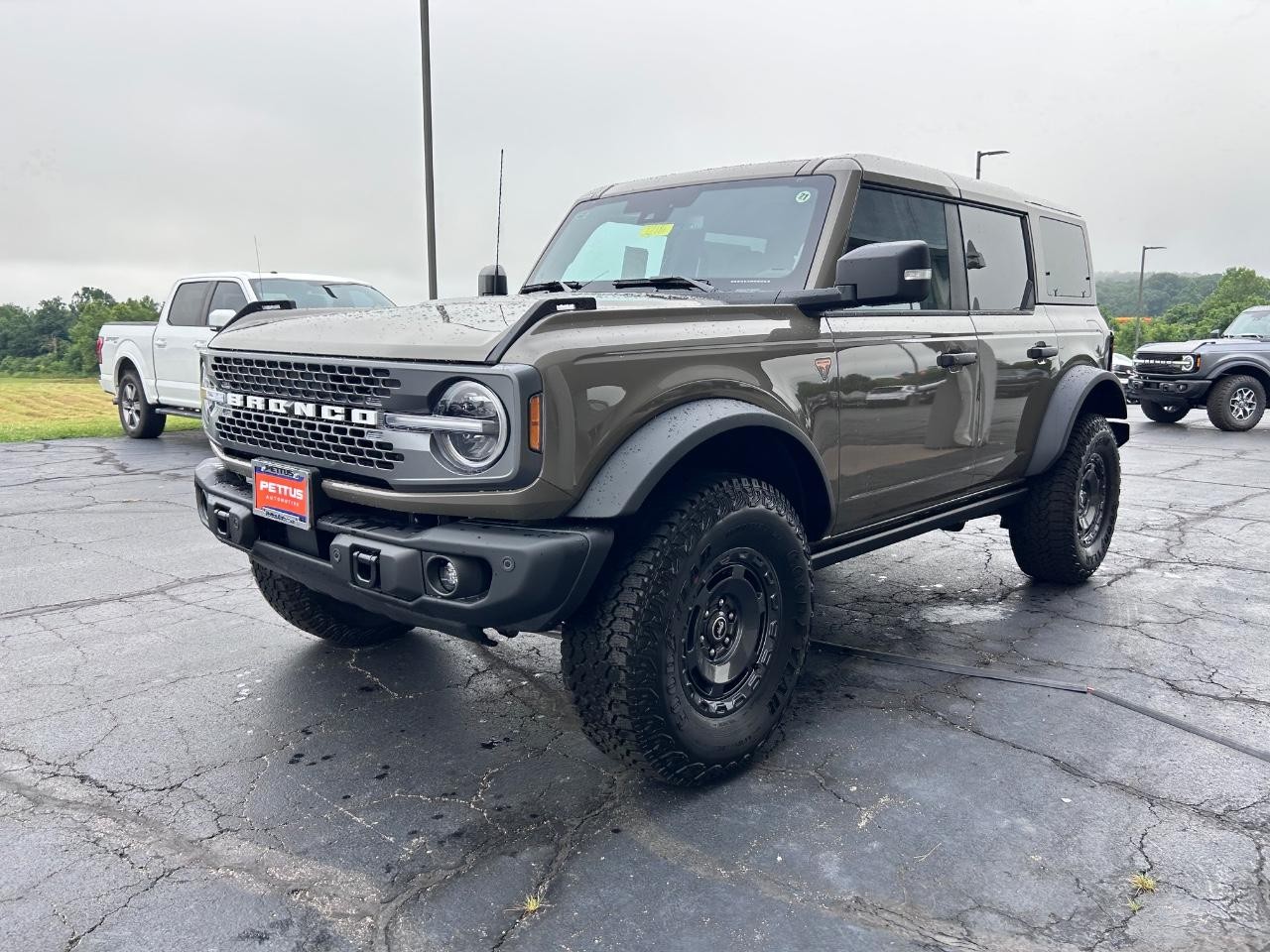 2025 Desert Sand Ford Bronco Badlands 4X4 SUV