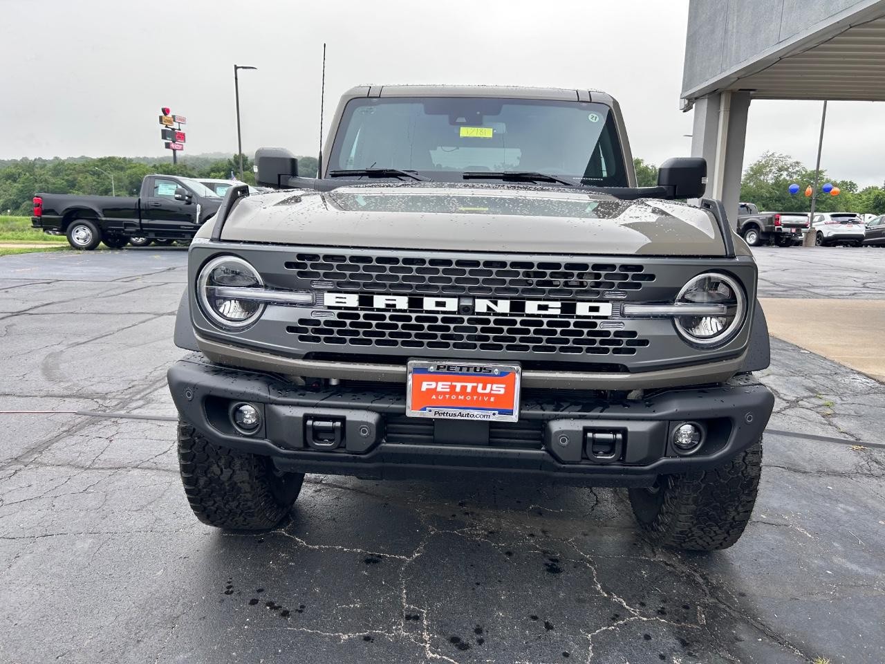 2025 Desert Sand Ford Bronco Badlands 4X4 SUV