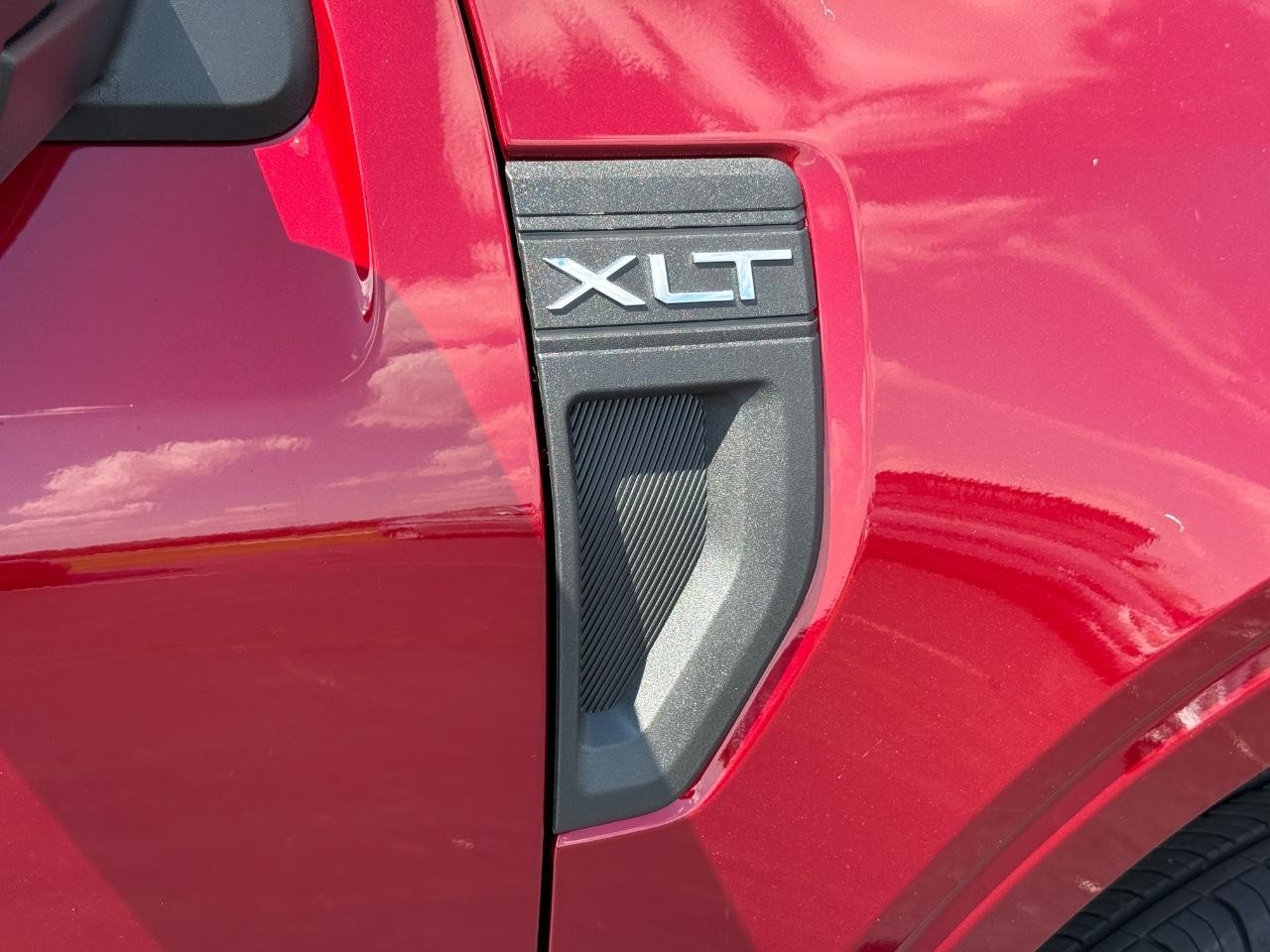 2025 Ruby Red Metallic Tinted Clearcoat Ford Maverick XLT AWD Truck