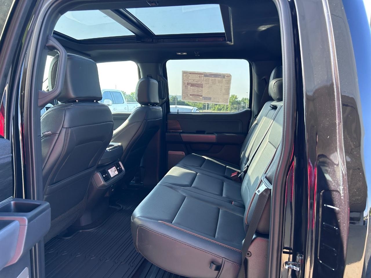 2025 Agate Black Metallic Ford F-150 Lariat 4X4 Truck