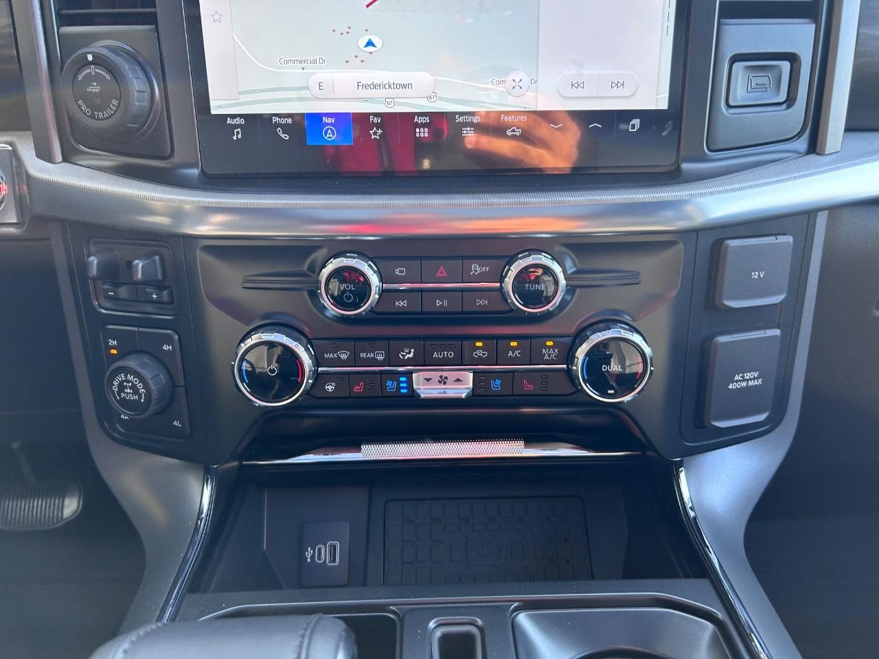 2025 Agate Black Metallic Ford F-150 Lariat 4X4 Truck