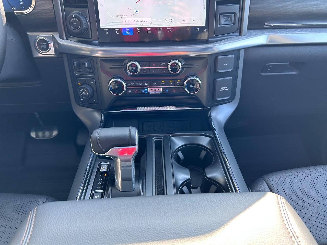 2025 Agate Black Metallic Ford F-150 Lariat 4X4 Truck