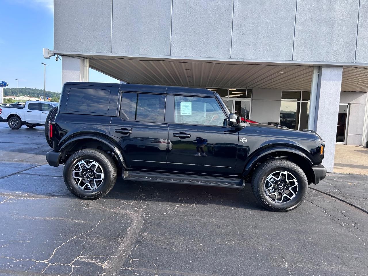 2025 Shadow Black Ford Bronco Outer Banks 4X4 SUV