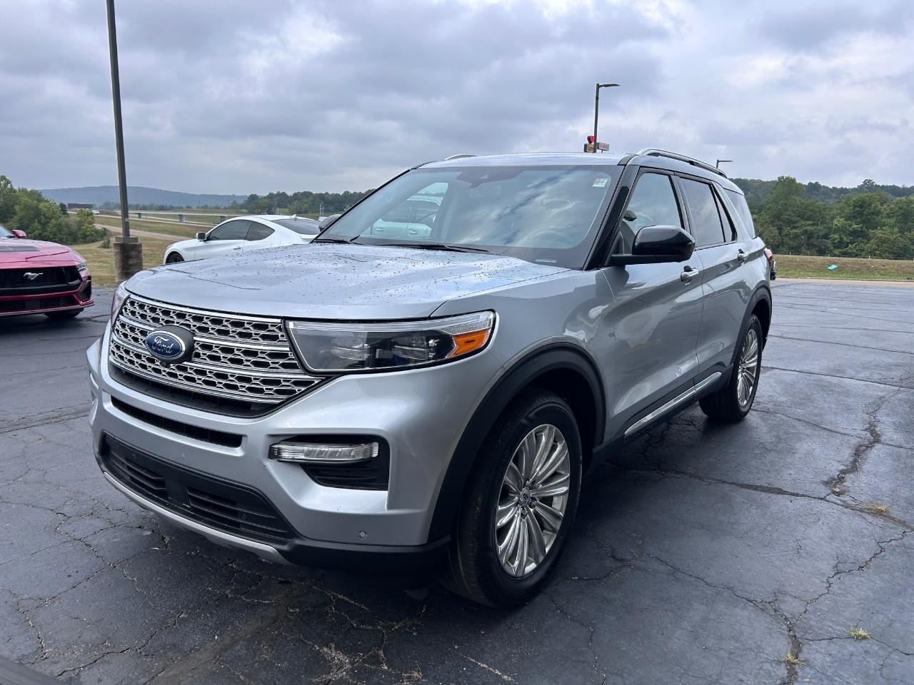 Ford Explorer Vehicle Full-screen Gallery Image 08