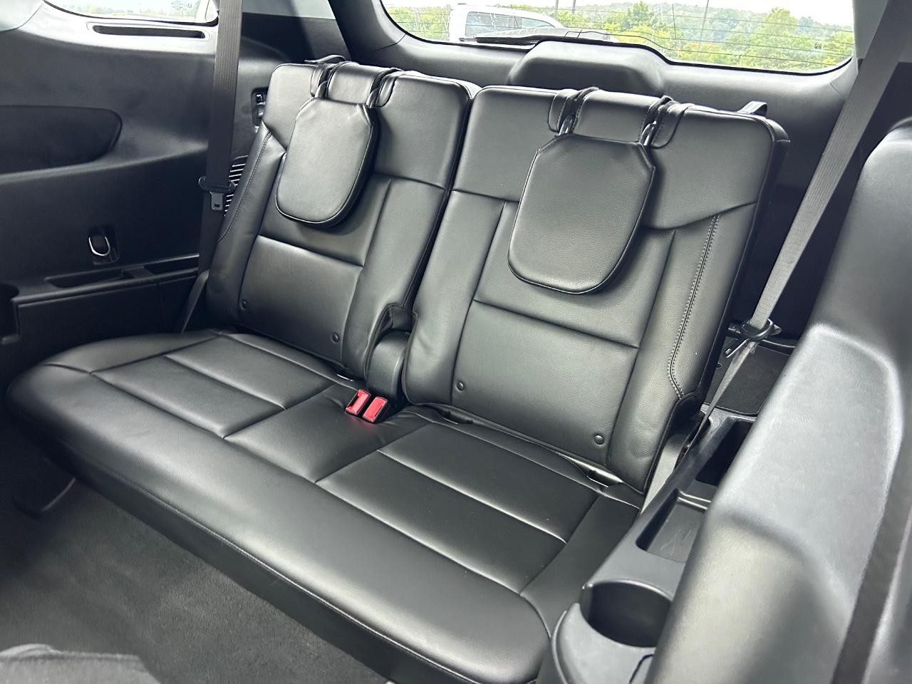 Ford Explorer Vehicle Full-screen Gallery Image 10