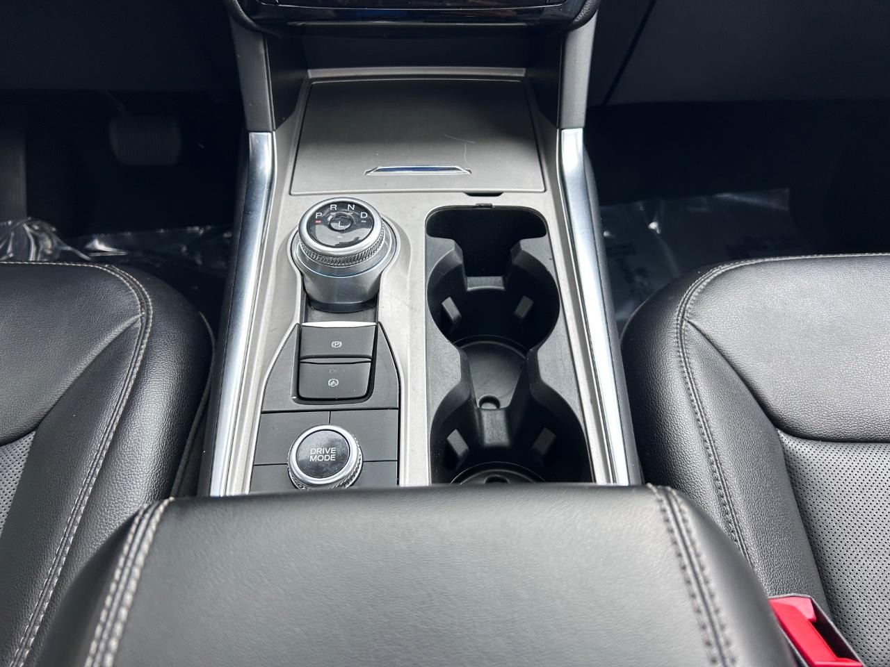 Ford Explorer Vehicle Full-screen Gallery Image 20