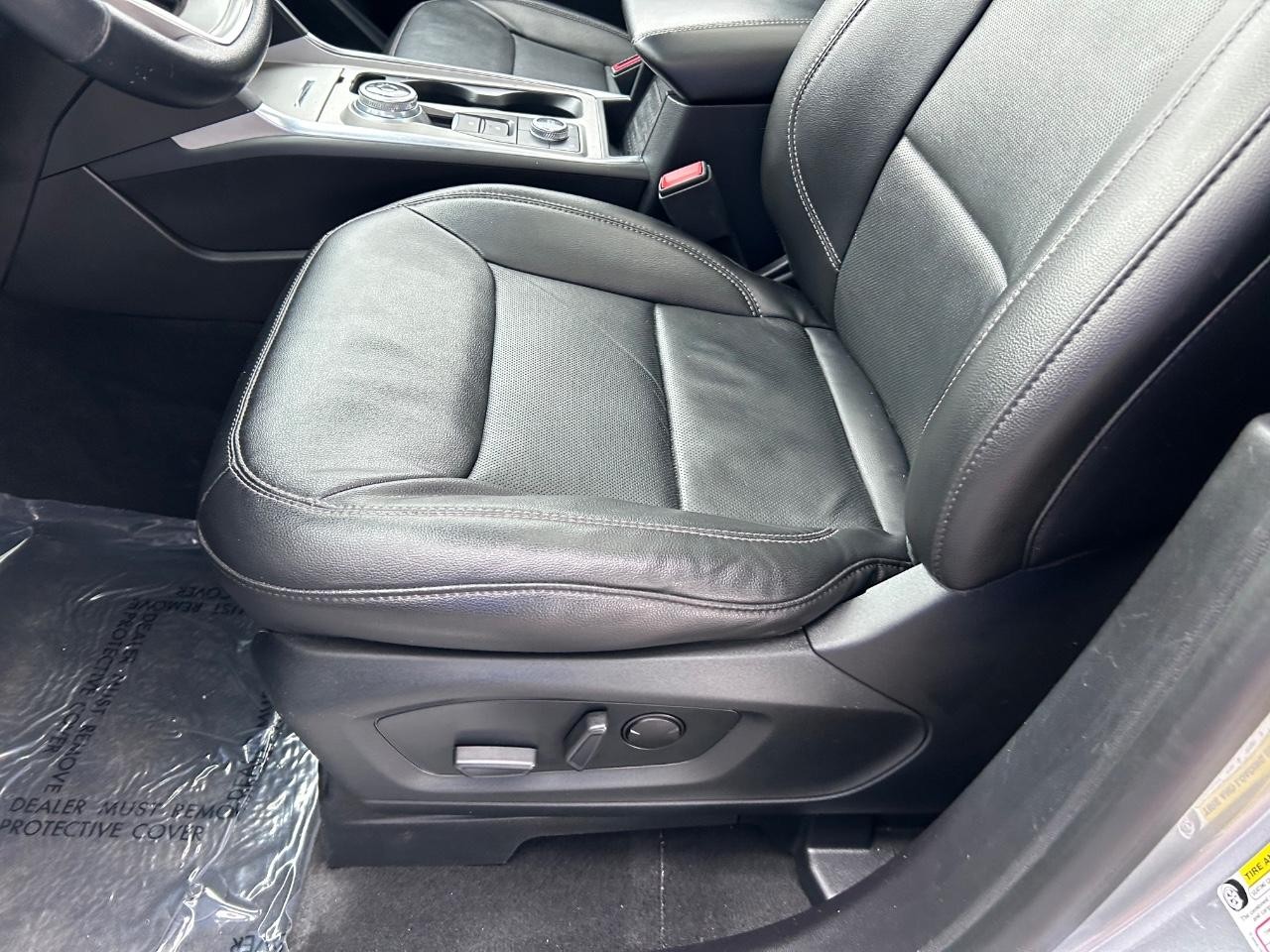 Ford Explorer Vehicle Full-screen Gallery Image 23