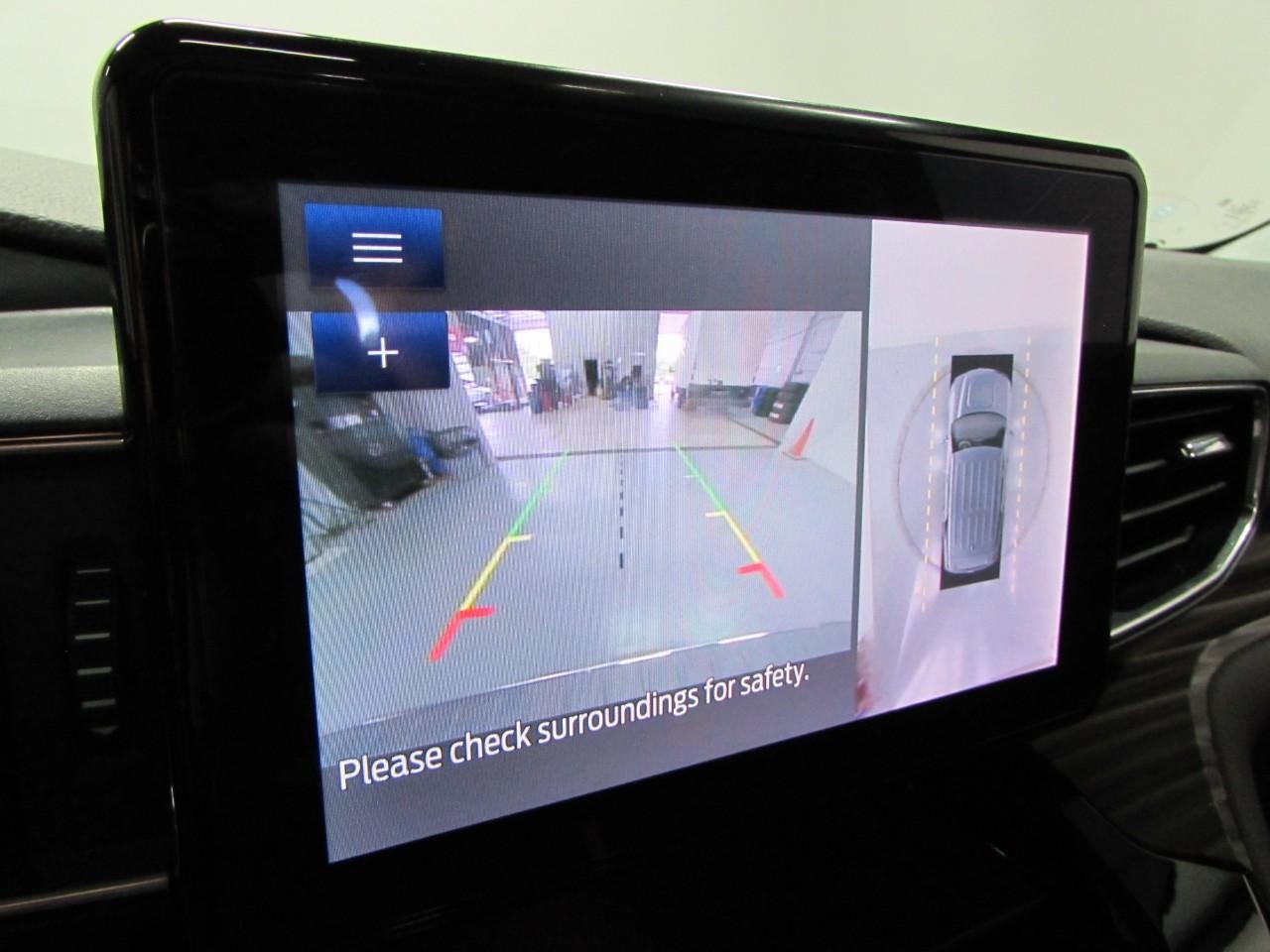 Ford Explorer Vehicle Full-screen Gallery Image 30