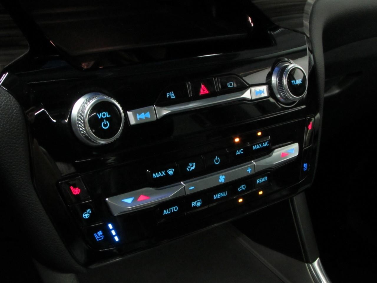 Ford Explorer Vehicle Full-screen Gallery Image 31