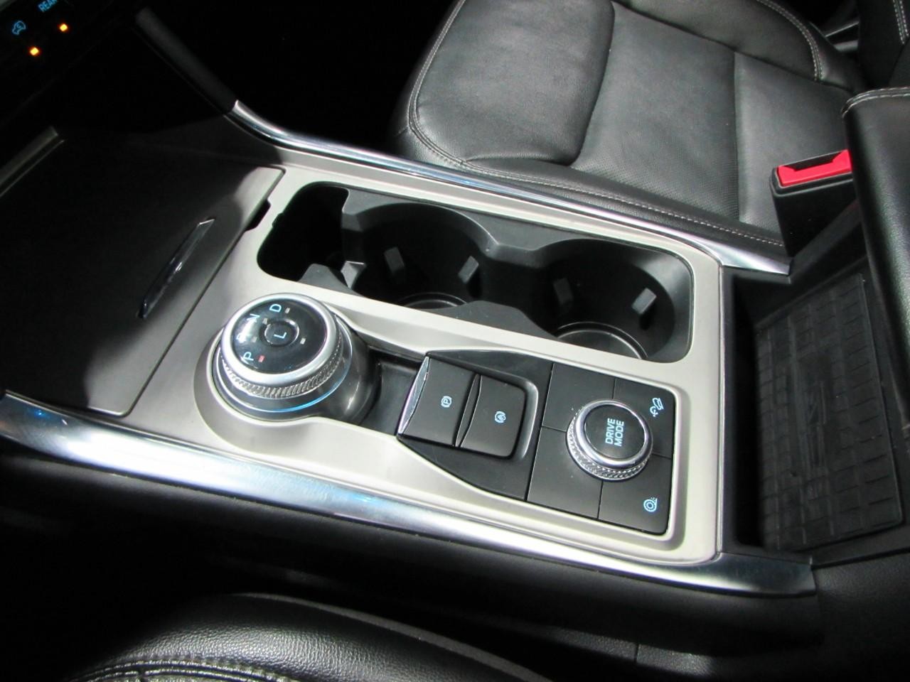 Ford Explorer Vehicle Full-screen Gallery Image 32
