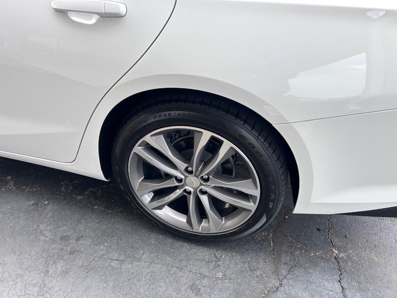 Chevrolet Malibu Vehicle Full-screen Gallery Image 06