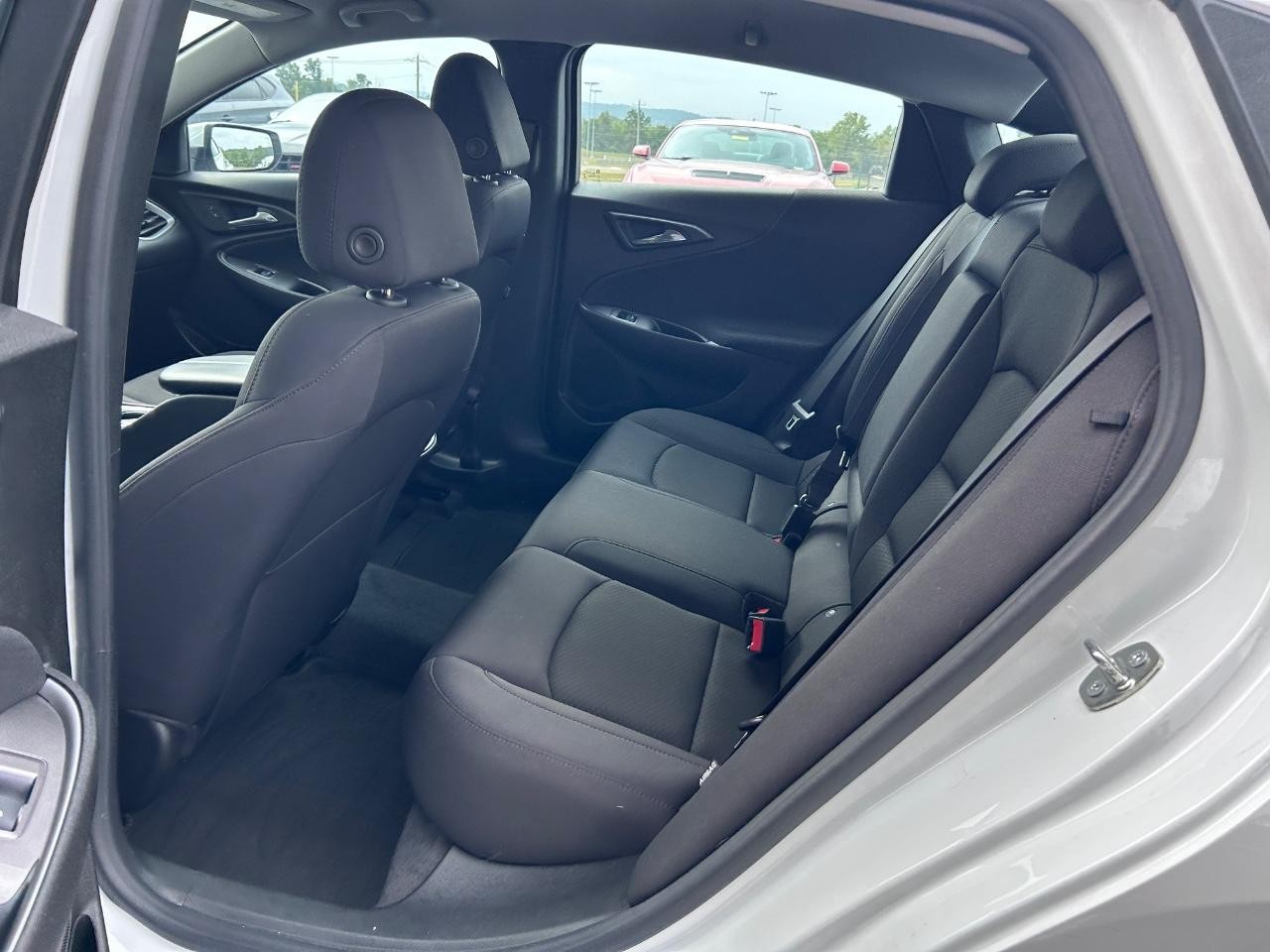 Chevrolet Malibu Vehicle Full-screen Gallery Image 09