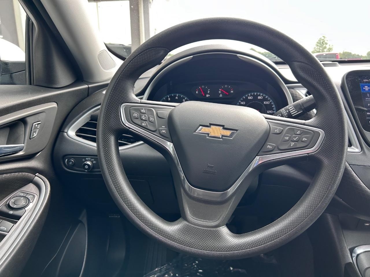 Chevrolet Malibu Vehicle Full-screen Gallery Image 11