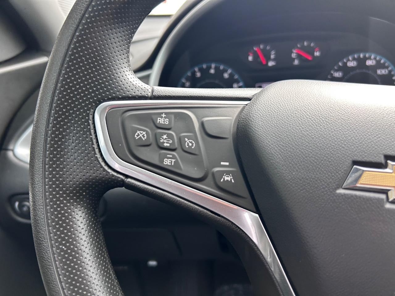 Chevrolet Malibu Vehicle Full-screen Gallery Image 12