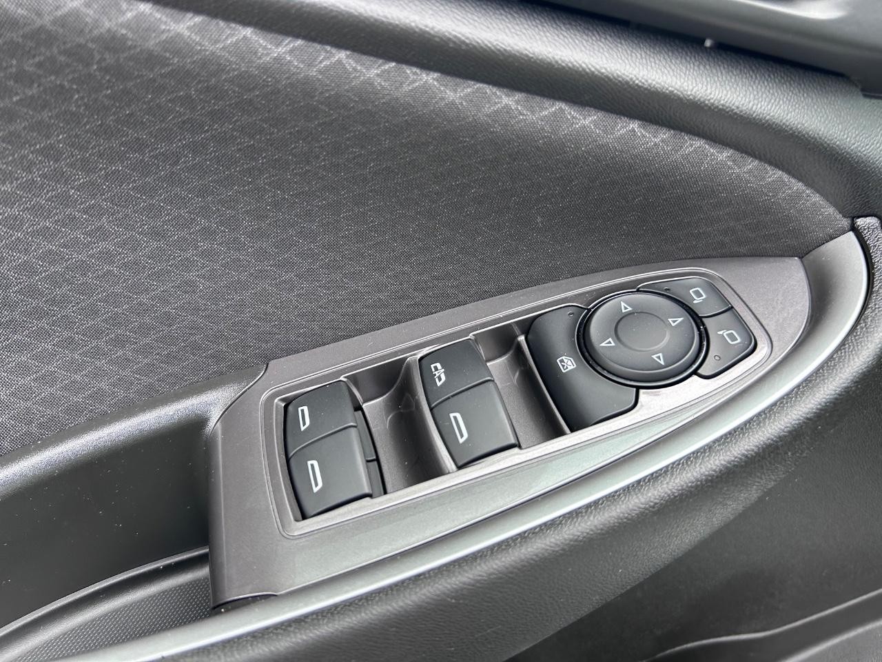 Chevrolet Malibu Vehicle Full-screen Gallery Image 18