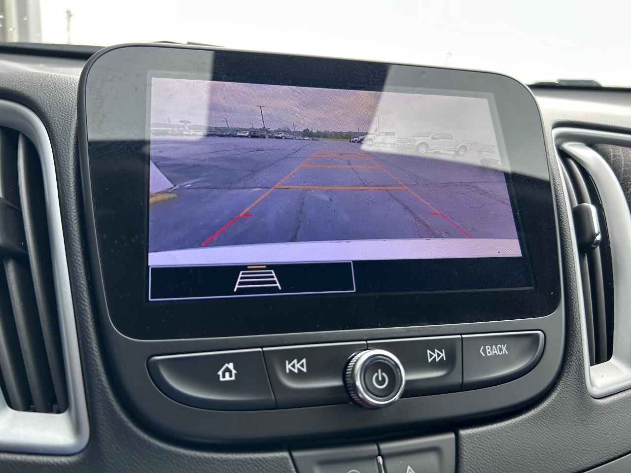 Chevrolet Malibu Vehicle Full-screen Gallery Image 21