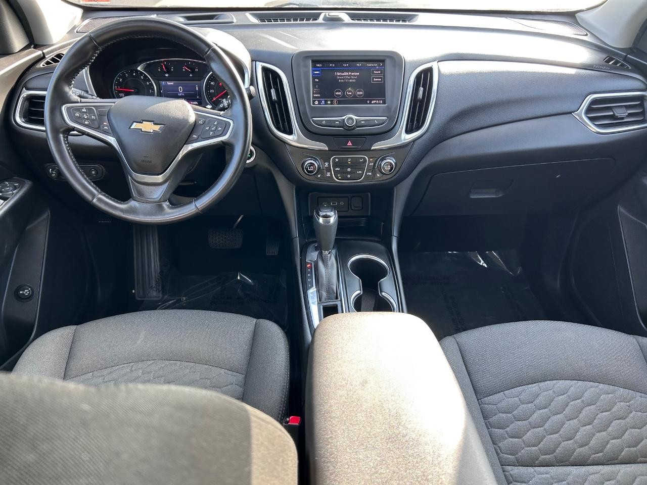 Chevrolet Equinox Vehicle Full-screen Gallery Image 12