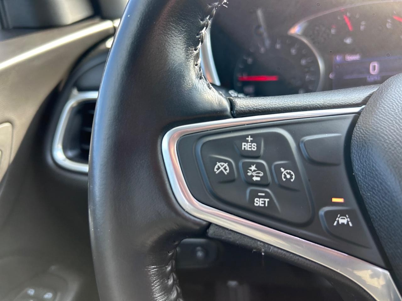 Chevrolet Equinox Vehicle Full-screen Gallery Image 14