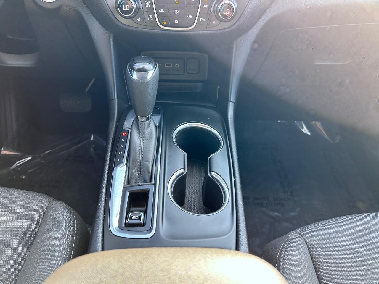 Chevrolet Equinox Vehicle Full-screen Gallery Image 18