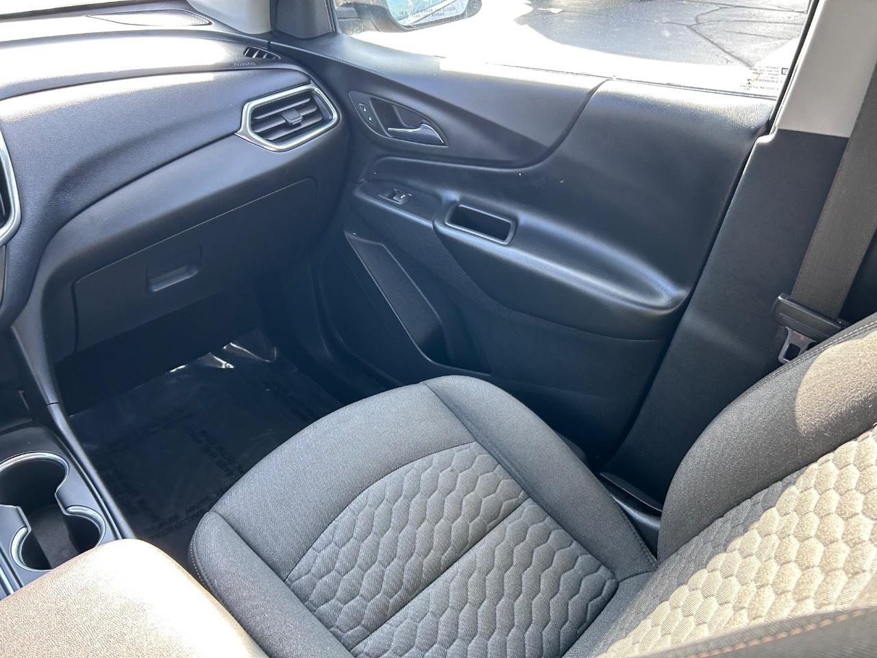 Chevrolet Equinox Vehicle Full-screen Gallery Image 19