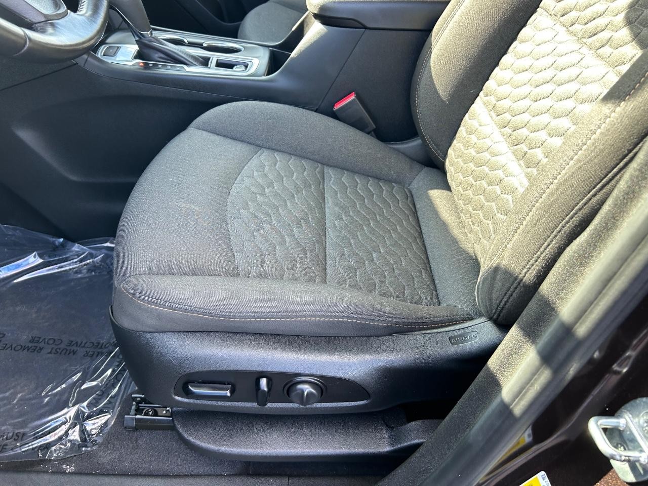 Chevrolet Equinox Vehicle Full-screen Gallery Image 21