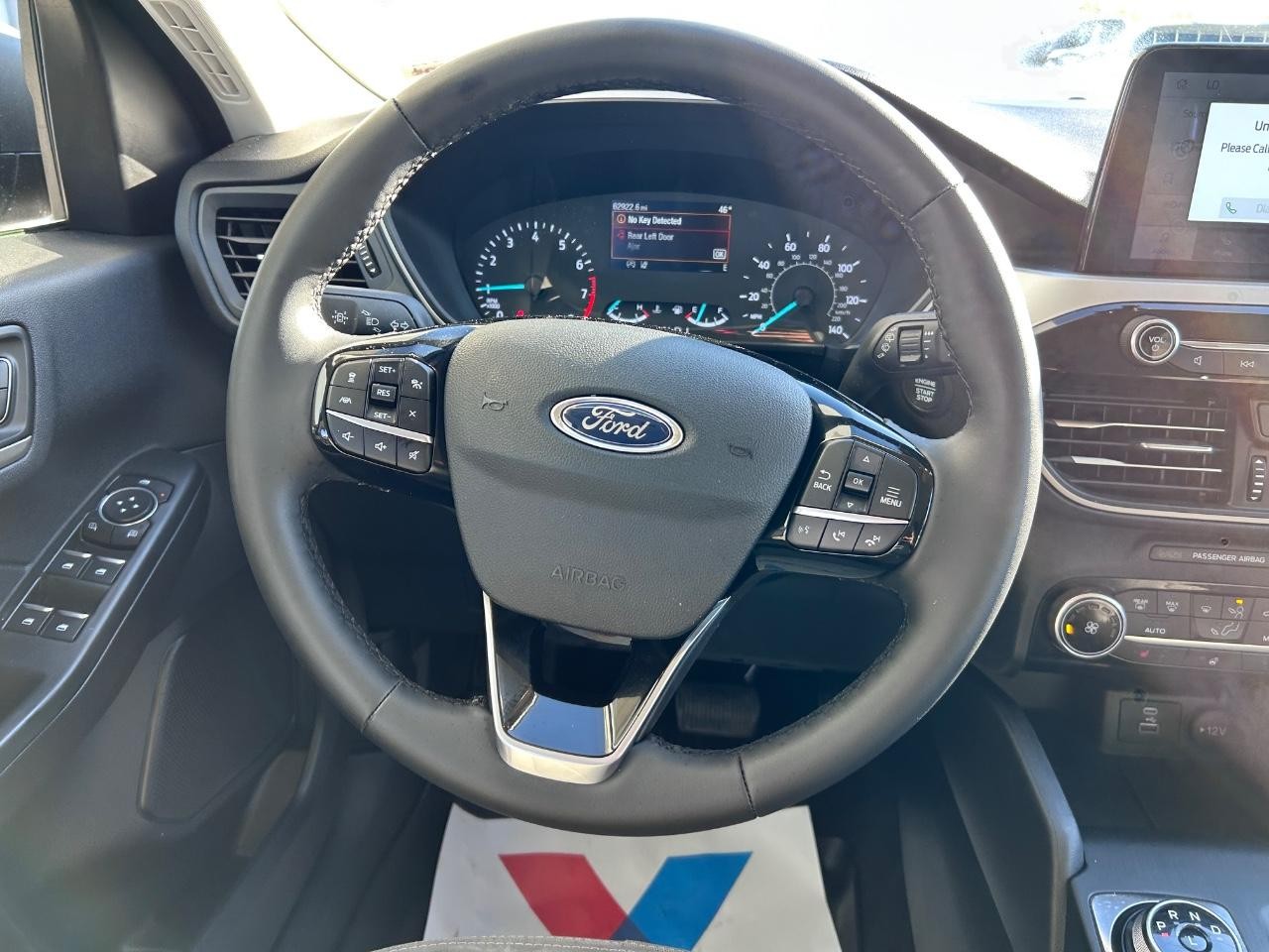 Ford Escape Vehicle Full-screen Gallery Image 11