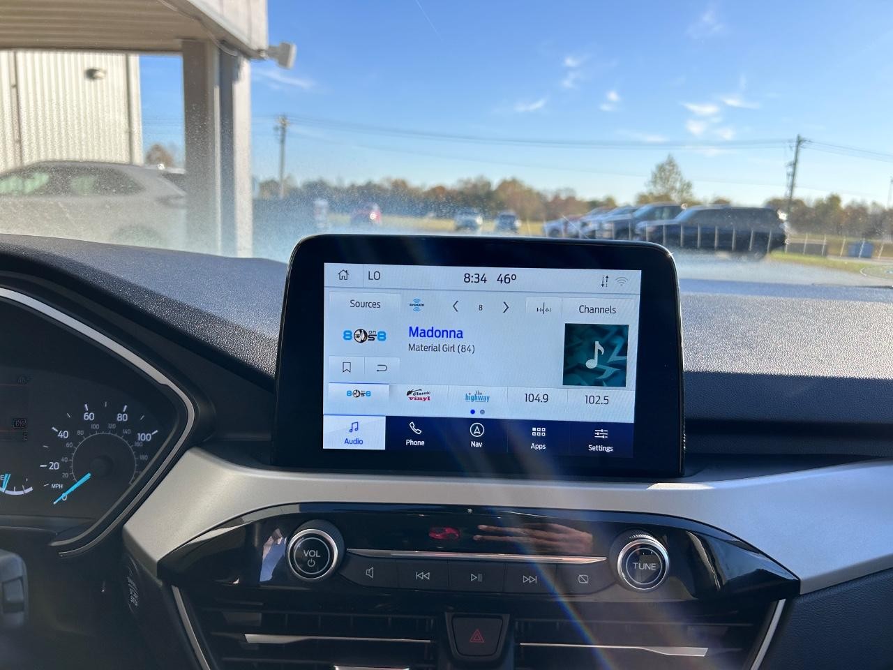 Ford Escape Vehicle Full-screen Gallery Image 14