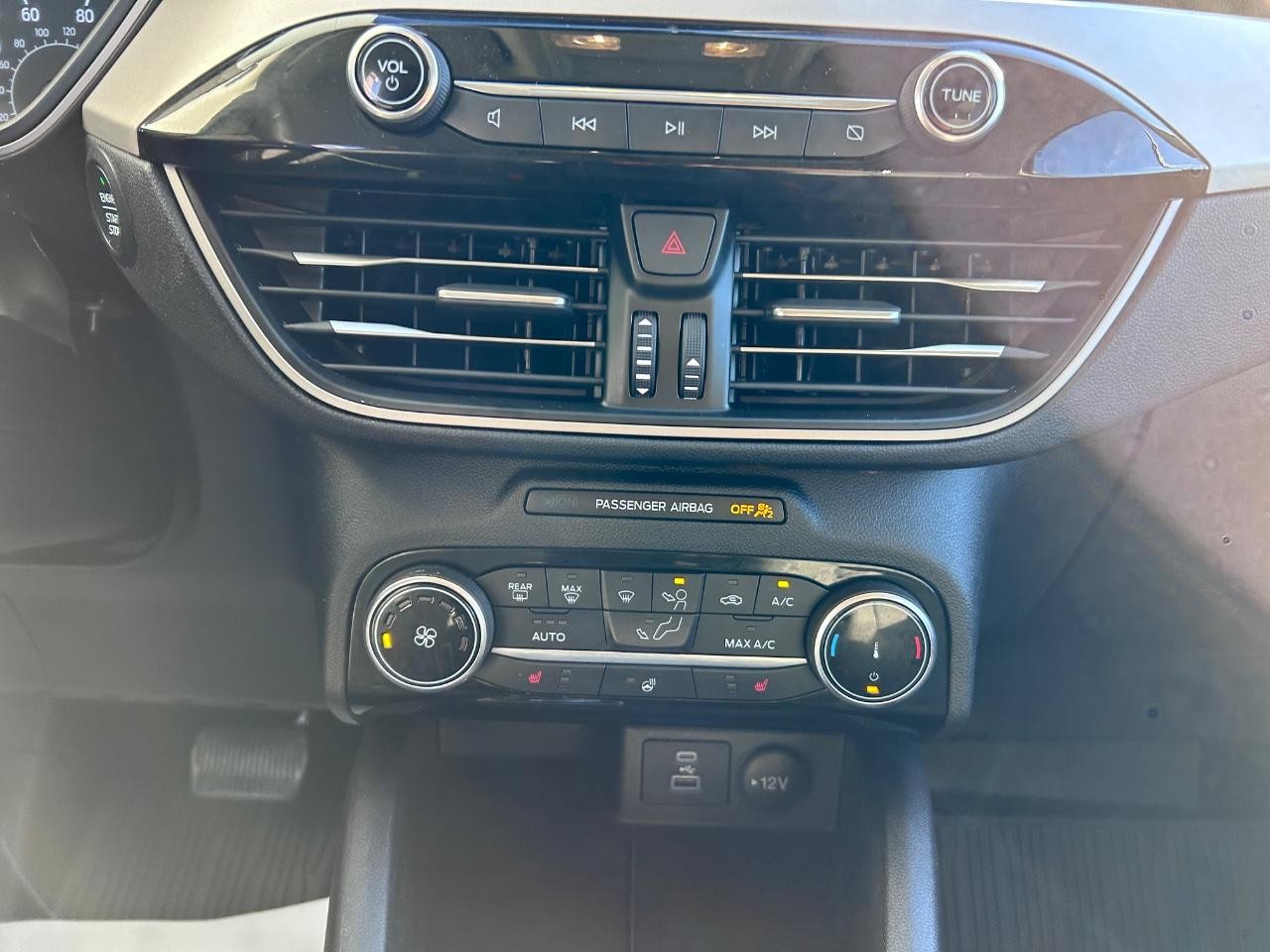 Ford Escape Vehicle Full-screen Gallery Image 15