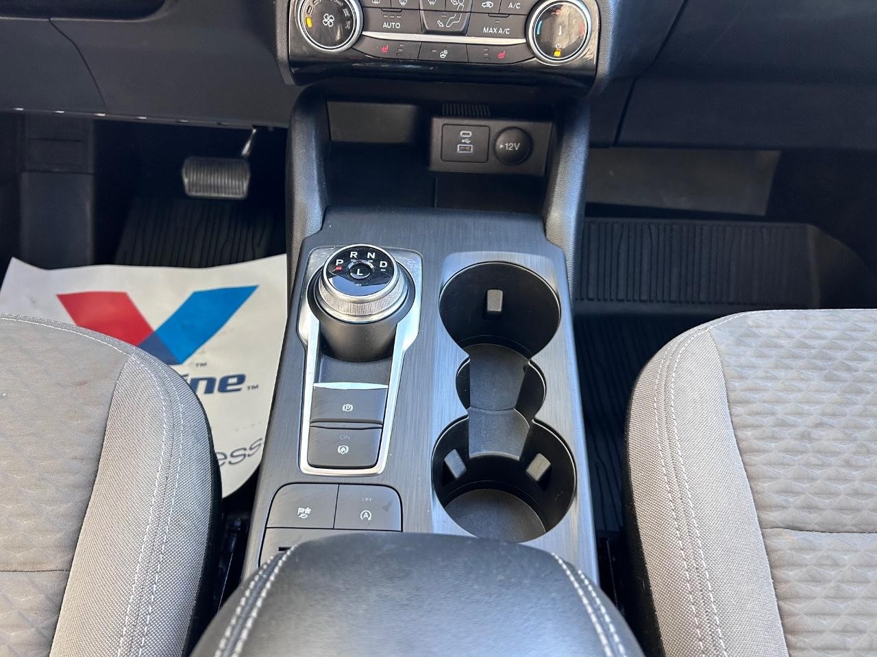 Ford Escape Vehicle Full-screen Gallery Image 16