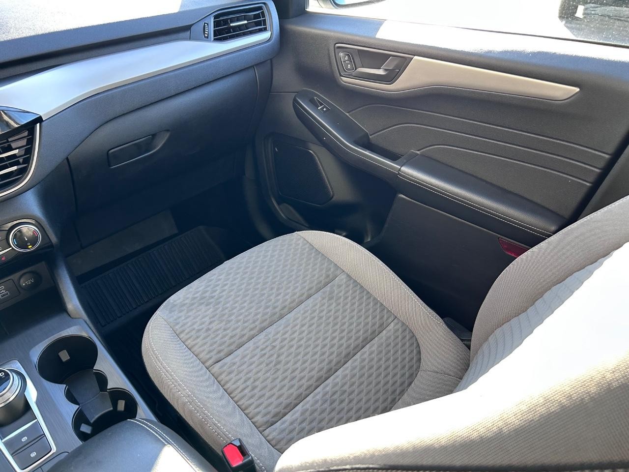 Ford Escape Vehicle Full-screen Gallery Image 17